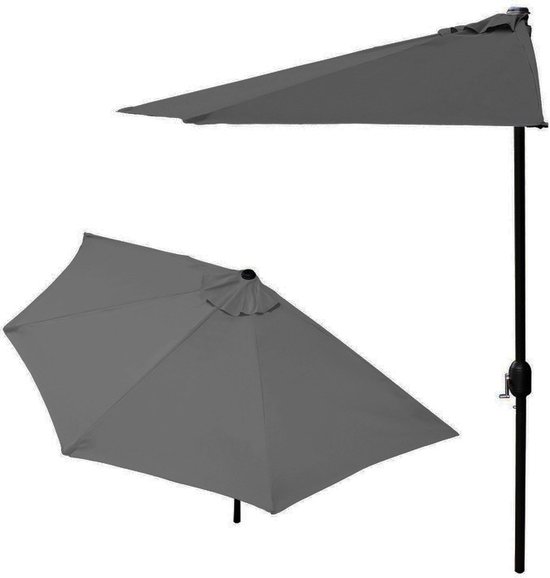 Twee grijze parasols: een halve rechtop en een halfronde.