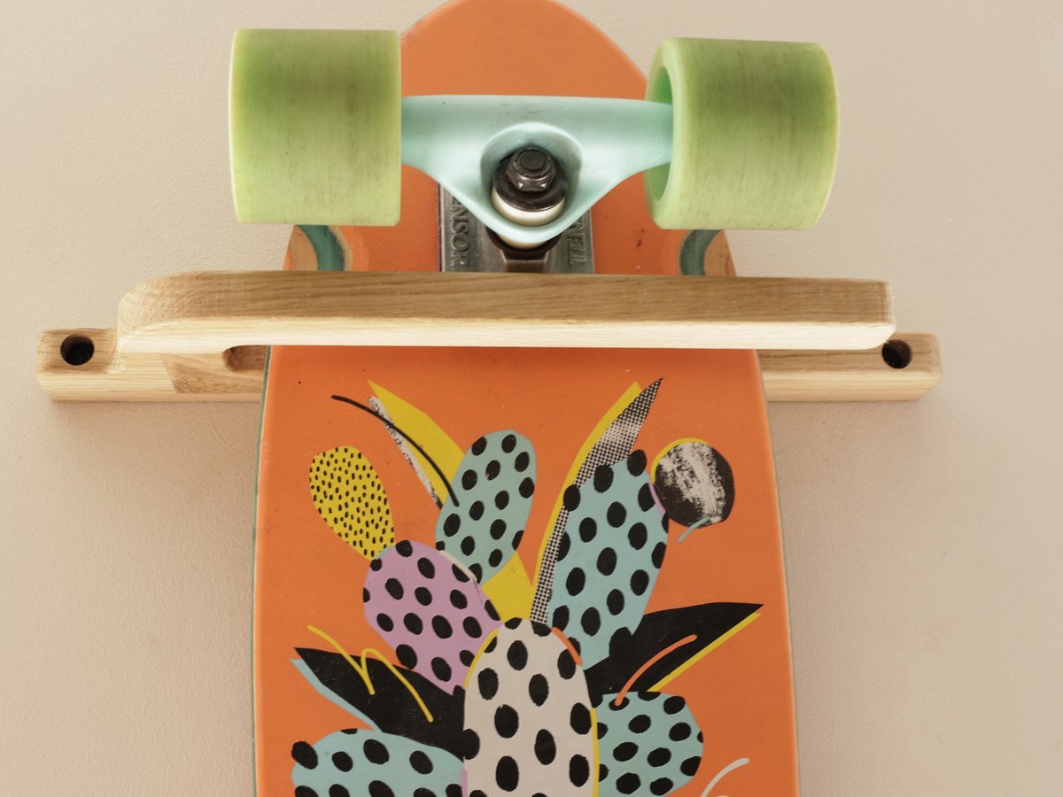 luxe skateboard wandrek - ophangsysteem - houder van bamboe
