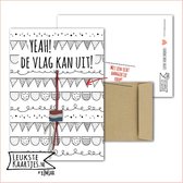 Kaartkadootje -> Vlaggetje - No:09 (Yeah! De vlag kan uit! - Gelukspoppetje houten Nederlandse vlag - Geslaagd-school-certificaat-rijbewijs-eindelijk gelukt-etc - Vlaggen bogen, rood wit blauw, gekleurd) - LeuksteKaartjes.nl by xMar