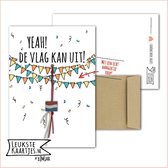 Kaartkadootje -> Vlaggetje - No:10 (Yeah! De vlag kan uit! - Gelukspoppetje houten Nederlandse vlag - Geslaagd-school-certificaat-rijbewijs-eindelijk gelukt-etc - Drie Vlaggenlijnen en confetti, gekleurd) - LeuksteKaartjes.nl by xMar