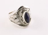 Bewerkte zilveren ring met blauwe zonnesteen - maat 19.5