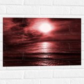 Muursticker - Rode Gloed in de Lucht boven Kalme Zee - 60x40 cm Foto op Muursticker