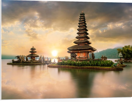 PVC Schuimplaat - Pura Ulun Danu Bratan Tempel op Eilanden in het Water in Indonesië - 80x60 cm Foto op PVC Schuimplaat (Met Ophangsysteem)