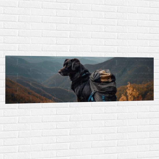 Muursticker - Reizende Hond met Backpack op Top van de Berg - 150x50 cm Foto op Muursticker