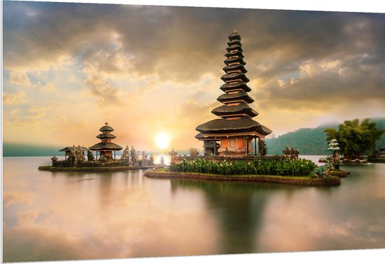 PVC Schuimplaat - Pura Ulun Danu Bratan Tempel op Eilanden in het Water in Indonesië - 150x100 cm Foto op PVC Schuimplaat (Met Ophangsysteem)