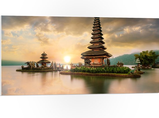 PVC Schuimplaat- Pura Ulun Danu Bratan Tempel op Eilanden in het Water in Indonesië - 100x50 cm Foto op PVC Schuimplaat