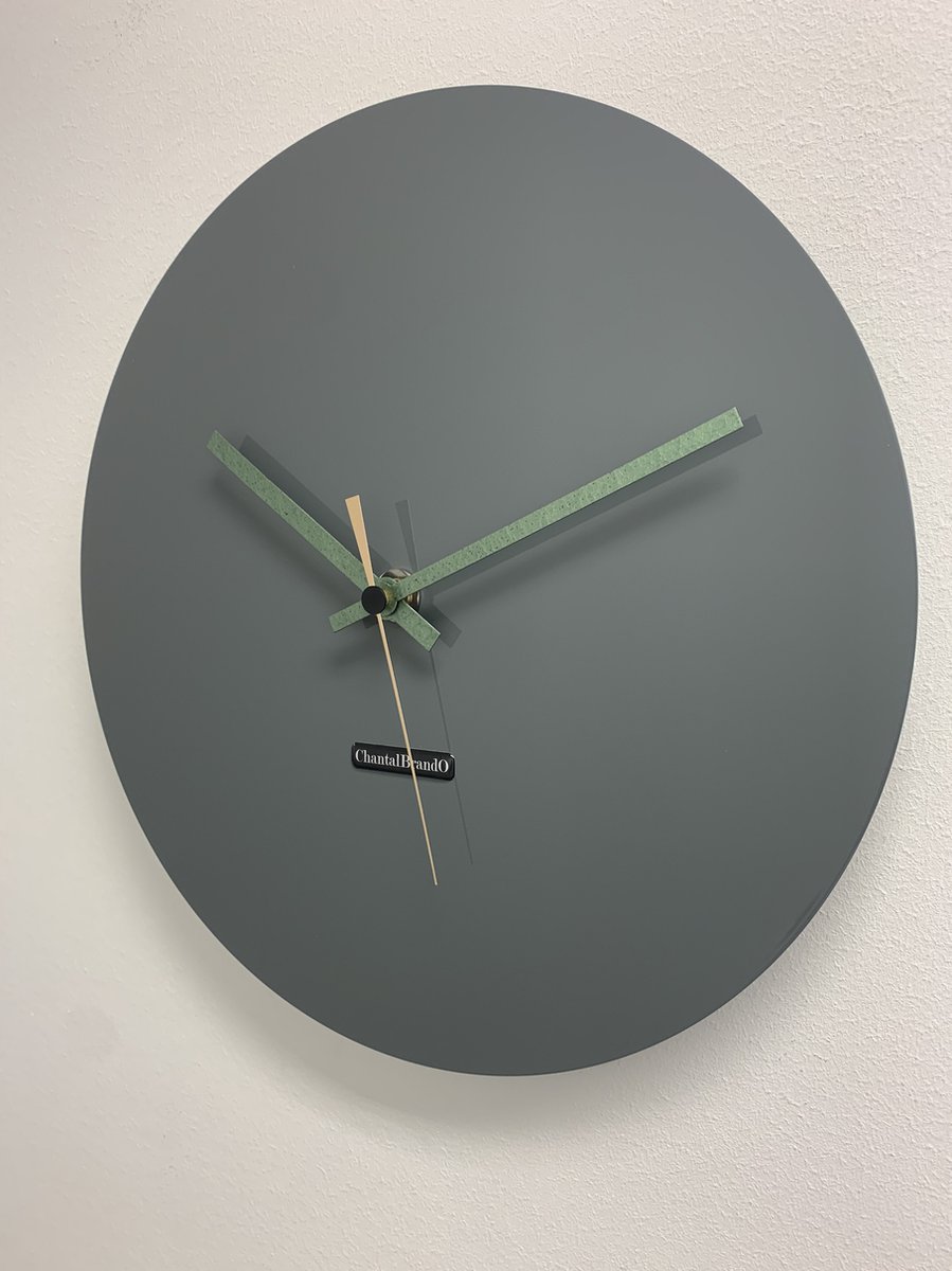Wandklok CHANTALBRANDO -- MOONTAN GREY NARDO -- MODERN DESIGN -- MADE IN HOLLAND