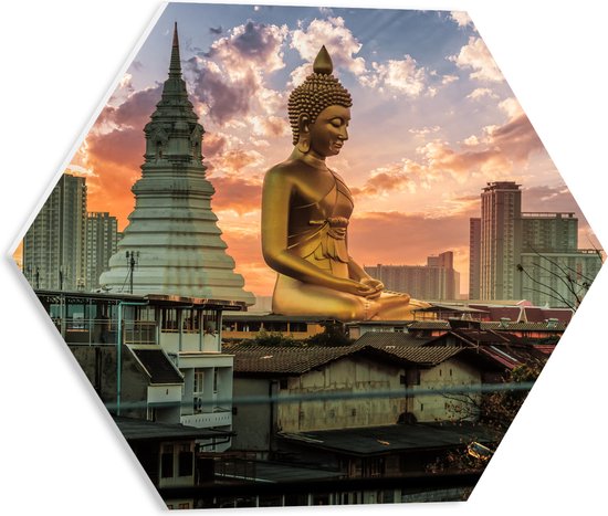 PVC Schuimplaat Hexagon - Gouden Boeddha voor Wat Paknam Phasi Charoen in Bangkok, Thailand - 40x34.8 cm Foto op Hexagon (Met Ophangsysteem)