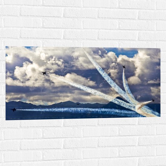 Muursticker - Vliegshow van Straaljagers in Verschillende Richtingen - 100x50 cm Foto op Muursticker