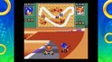 Een racegame met Sonic en Tails in karts, met woestijnlandschap op de achtergrond.