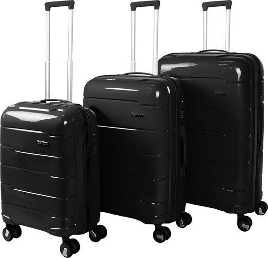 Drie zwarte koffers met uittrekbare handvatten en wieltjes.