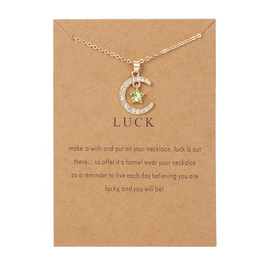 Gouden ketting met een maan- en sterbedel, versierd met een groene steen.