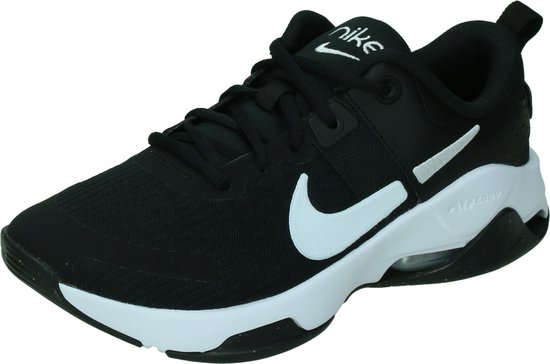 Nike air zoom bella 6 in de kleur zwart.