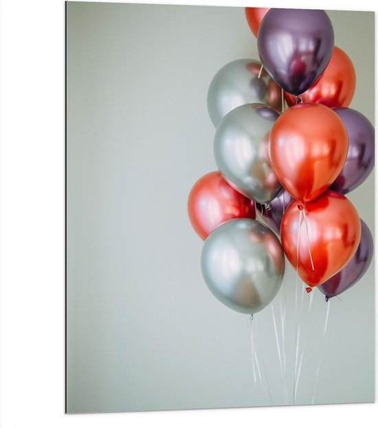 Dibond - Ballonnen - Metallic - Rood - Paars - Zilver - 75x100 cm Foto op Aluminium (Met Ophangsysteem)
