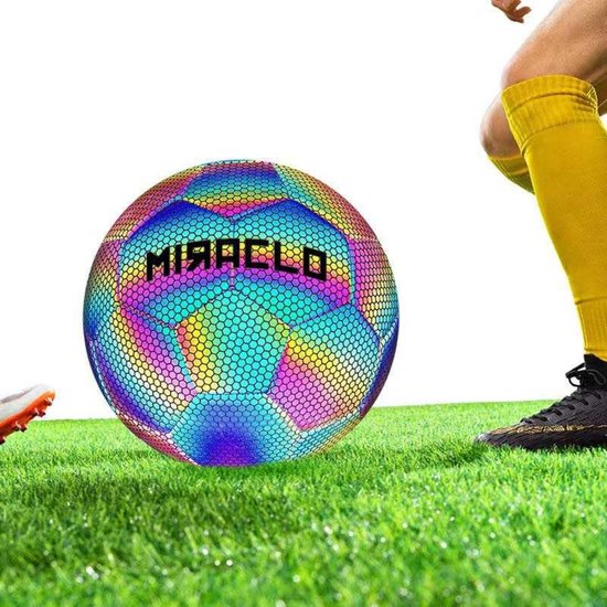 MIRACLO Reflecterende Voetbal - Lichtgevend - Kinderen en Volwassenen - Kleurenmix: Roze/Geel/Blauw/Groen - Maat 5 - Speciaal - Holografisch - Kind - Verjaardagscadeau - Speelgoed - Bal - cadeau