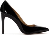 Lacquered pumps with a slender heel