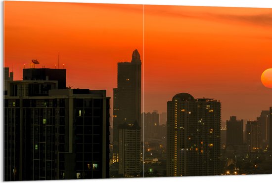 Acrylglas - Zon Zakkend achter de Wolkenkrabbers in de Stad - 120x80 cm Foto op Acrylglas (Met Ophangsysteem)