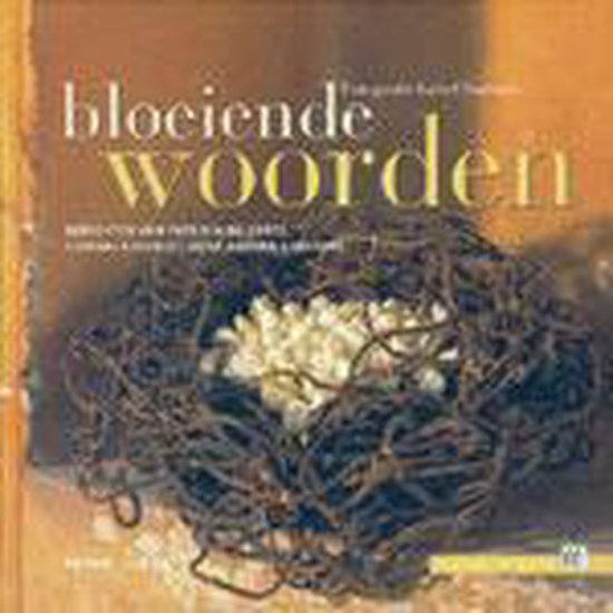 Cover van het boek 'Bloeiende woorden'