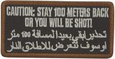 Caution Stay Back 100m Or You Will Be Shot Geborduurde Patch - 10 x 5 cm