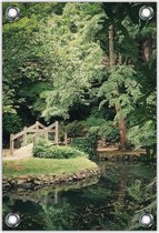 Tuinposter –Brug in het Bos– 60x90cm Foto op Tuinposter (wanddecoratie voor buiten en binnen)