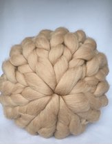 Handmade kussen van 100% merino lontwol, beige