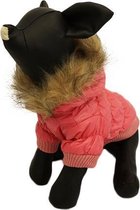 Winterjas voor de hond in de kleur roze met bont randje - S ( rug lengte 22 cm, borst omvang 26 cm, nek omvang 24 cm )
