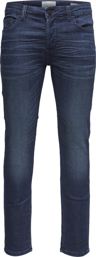 Een donkerblauwe spijkerbroek met een slim fit.