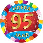 50x stuks gekleurde bierviltjes/onderzetters 95 jaar thema feestartikelen en versiering