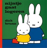 Boek cover Nijntje Gaat Logeren van Dick Bruna