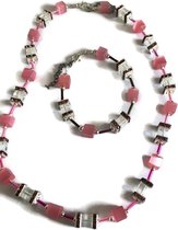 Petra's Sieradenwereld - Ketting vierkante kralen met strass verdelers roze en bijpassende armband (787)