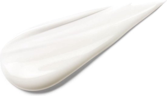 Een veeg witte crème op een witte achtergrond.