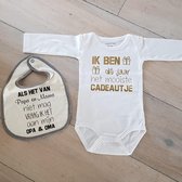 Babyslabbetje en Rompertje Met Tekst - Bekendmaking Zwangerschap - Wit/goud/grijs