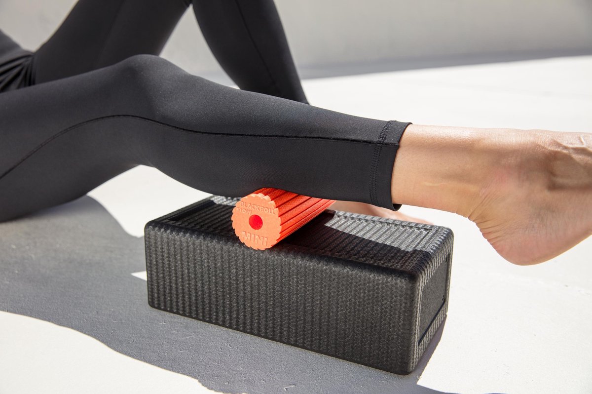 Blackroll Mini Flow Foam Roller 15 cm voor Zelfmassage - Zwart thumbnail 5