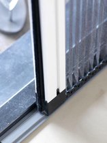 Plissé hordeur van Neher, deurbreedte 96 cm, hoogte tussen 1941cm - 1970cm, kleur gaas zwart, kleur deur Ral9010