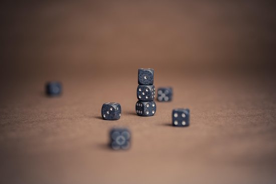 Thumbnail van een extra afbeelding van het spel ✿ Brenlux - Mini dobbelstenen zwart - Kleine dobbelstenen 10st - Gezelschapsspelletjes - Dobbelstenen klein - Zwarte dobbelstenen - Pocket dobbelstenen