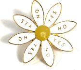 Madelief Yes No Tekst Emaille Pin 4 cm / 4 cm / Wit Goud
