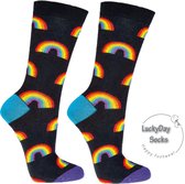 Verjaardag cadeautje voor hem en haar - Regenboog black  Sokken - Valentijnsdag cadeau - Sokken - Leuke sokken - Vrolijke sokken - Luckyday Socks - Sokken met tekst - Aparte Sokken