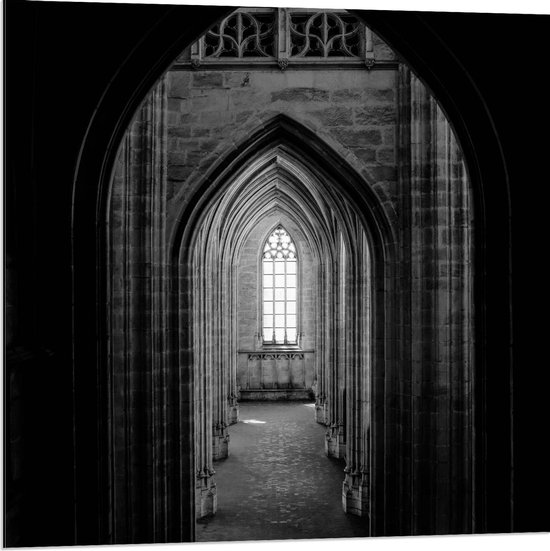 Dibond - Gang in Kerk (zwart/wit) - 80x80cm Foto op Aluminium (Met Ophangsysteem)