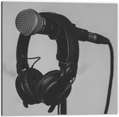 Dibond - Microfoon met Koptelefoon Zwart - Wit - 50x50cm Foto op Aluminium (Met Ophangsysteem)