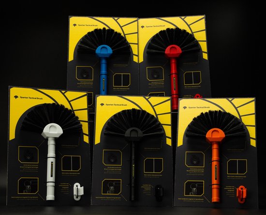 Vijf Spartan Tactical Brushes in verpakking: blauw, rood, wit, zwart en oranje.