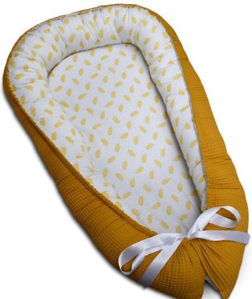 Babynest Okergeel Veertjes