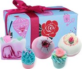 Bomb Cosmetics Love Potion Gift Pack kado doos met bad, zeep en verzorgingsproducten!