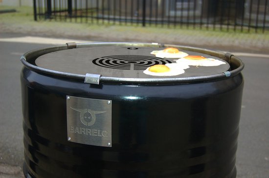 BarrelQ Big 200 L olievat multifunctioneel houtskool barbecue- vuurkorf- statafel in één met Teppanyaki grill plaat en beschermhoes van BarrelQ — afbeelding 5