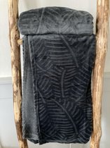 Woonplaid 125 x 150cm | Fleecedeken | met palmblad motief | Antraciet grijs