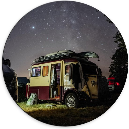 Dibond Wandcirkel - Caravan onder Sterrenhemel  - 70x70cm Foto op Aluminium Wandcirkel (met ophangsysteem)