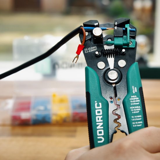 Pince à dénuder automatique VONROC Professional - VONROC à sertir et isolant - Avec jeu d'accessoires de 270 pièces