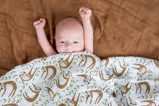 Lulujo swaddle 100% katoen 120x120 - Modern Sloth van Lulujo — afbeelding 5