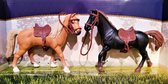 PAARDEN - 2 SPEELGOED PAARDJES MET ZADEL EN HOOFDSTEL - HORSES - 13 CM