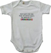 Witte romper met "Alle baby's zijn lief, maar de liefste baby's zijn geboren in... Oktober" - maat 62/68 - babyshower, zwanger, cadeautje, kraamcadeau, grappig, geschenk, baby, tekst, bodieke