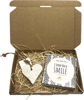 Brievenbus cadeau - Smile your hart - Verjaardag - Cadeaupakket - Valentijn - Thee - Zeep - brievenbuspakket - giftset - cadeau - cadeau voor vrouw - vrouwen cadeautjes - goedkope cadeautjes